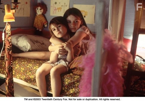 Sarah Bolger and Emma Bolger in В Америке (2002)