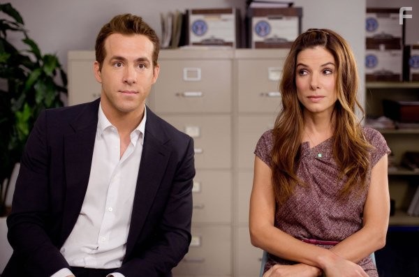 Sandra Bullock and Ryan Reynolds in Предложение (2009)
