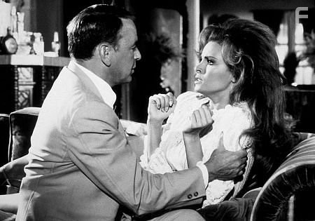 Девушка в цементе