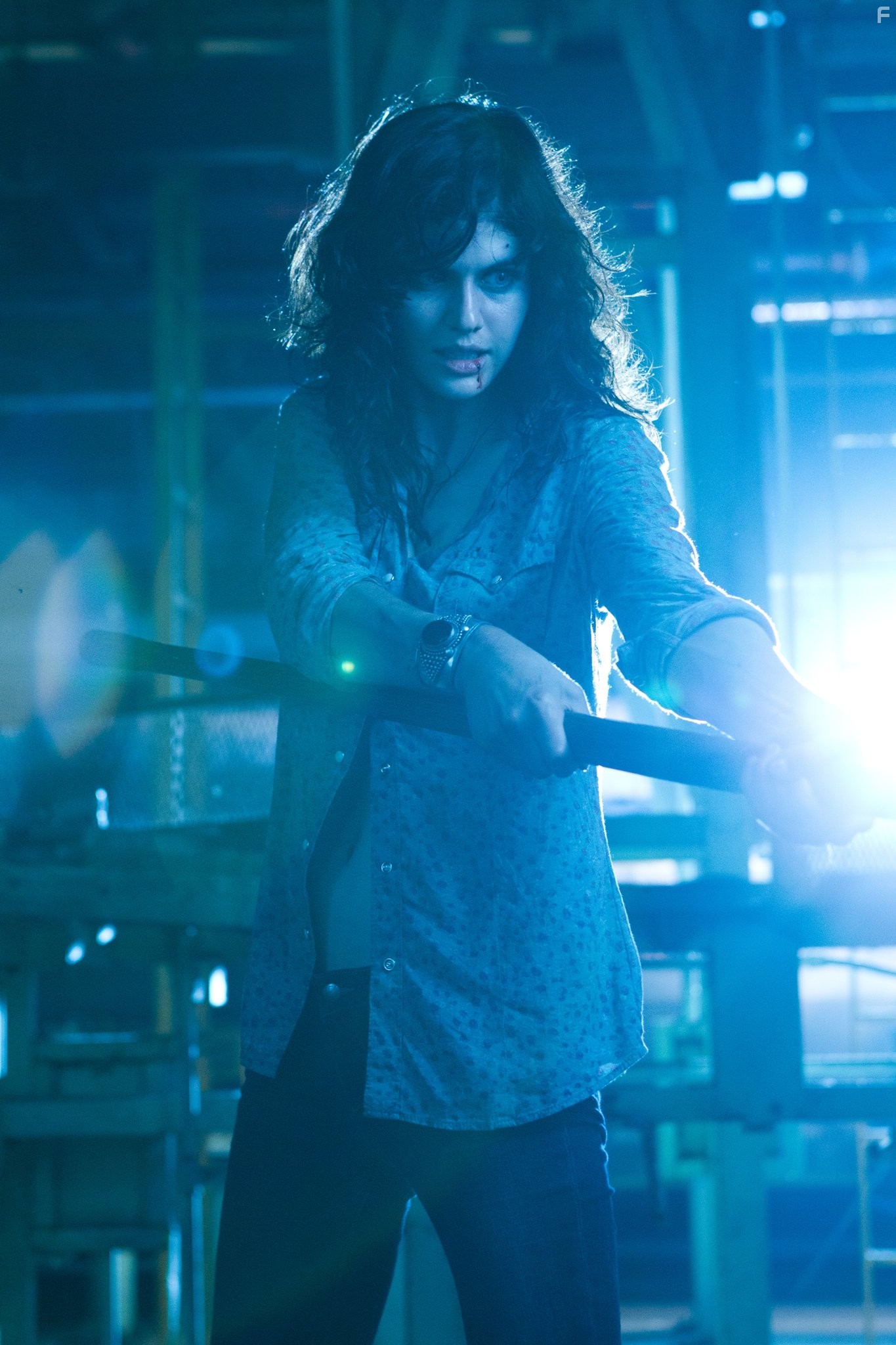 Alexandra Daddario in Техасская резня бензопилой 3D (2013)