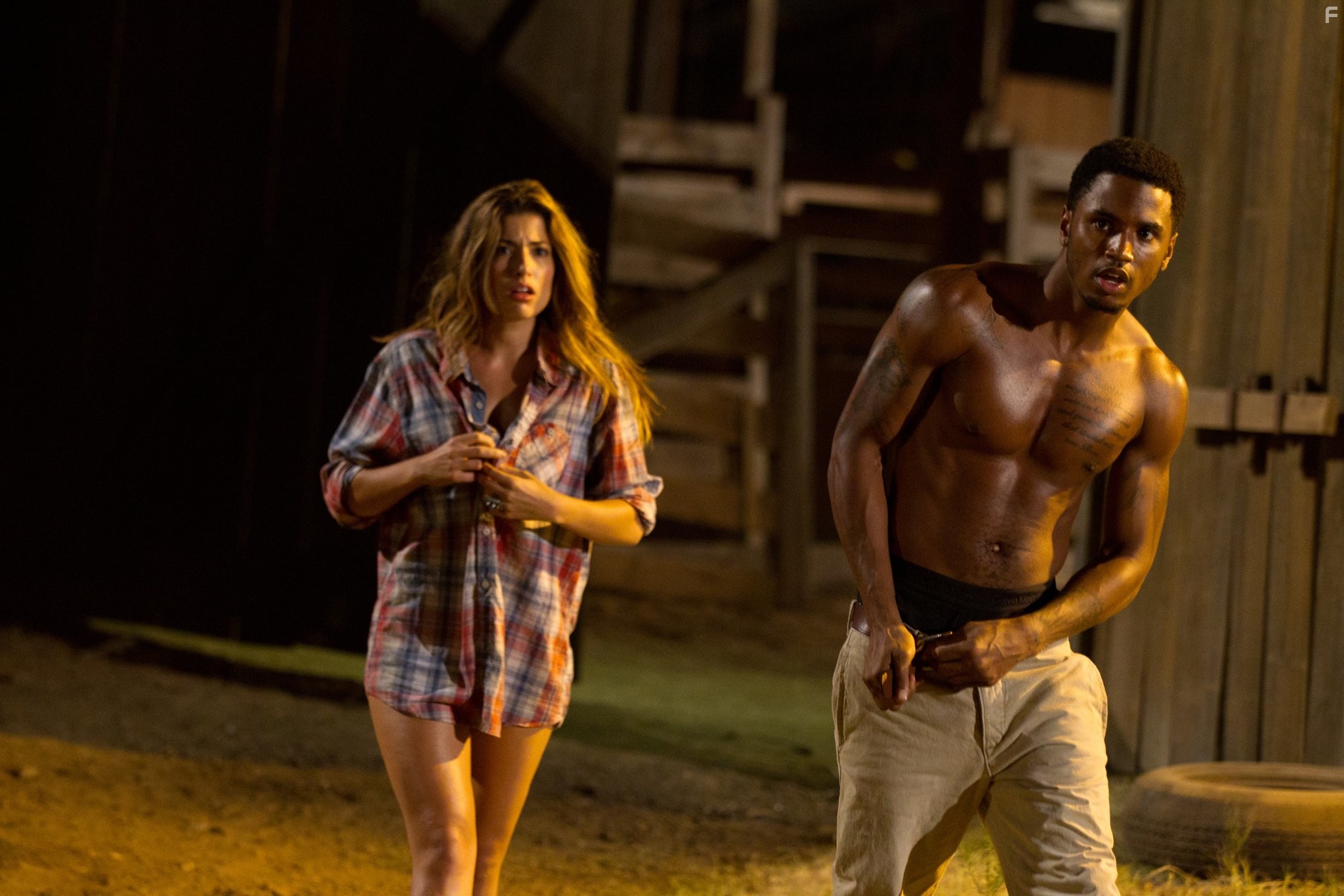 Tania Raymonde and Trey Songz in Техасская резня бензопилой 3D (2013)
