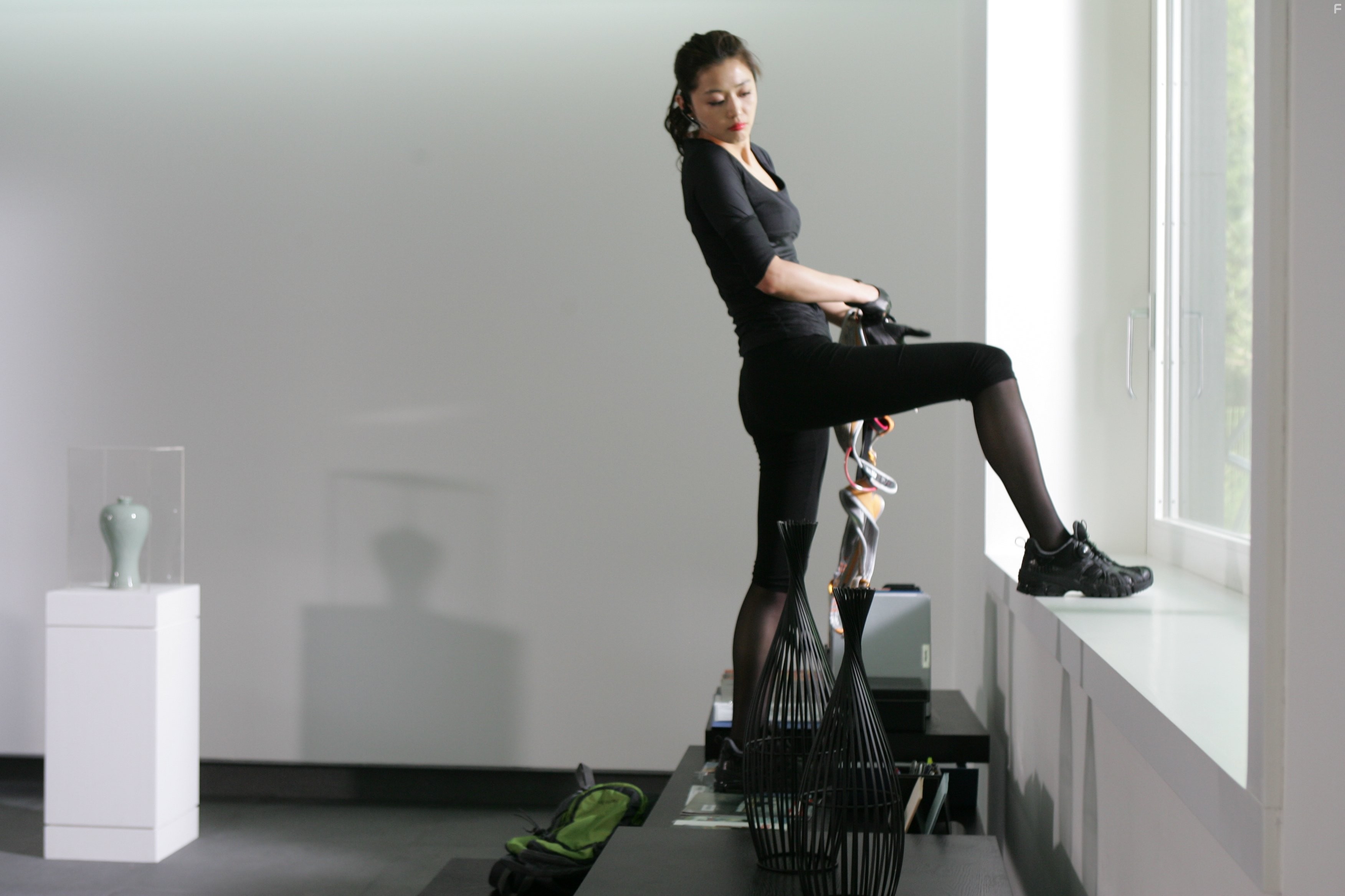 Ji-hyun Jun in Воры (2012)