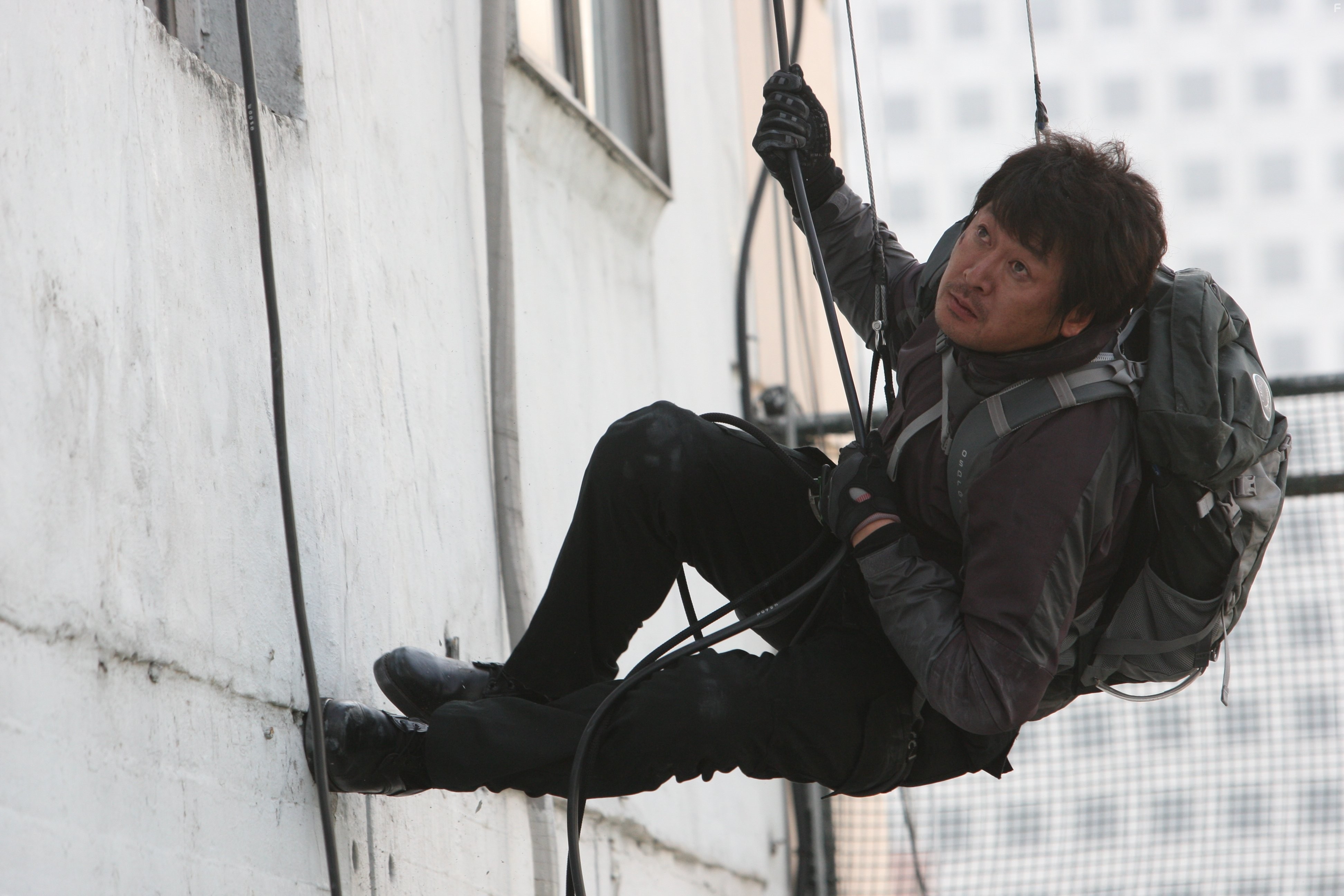 Yun-seok Kim in Воры (2012)