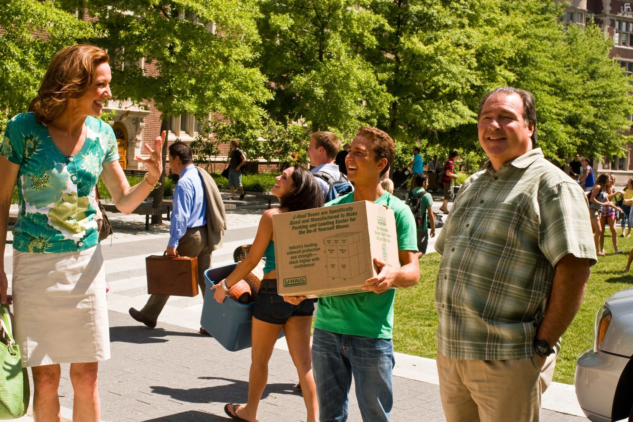 Kevin Dunn, Shia LaBeouf, and Julie White in Трансформеры: Месть падших (2009)