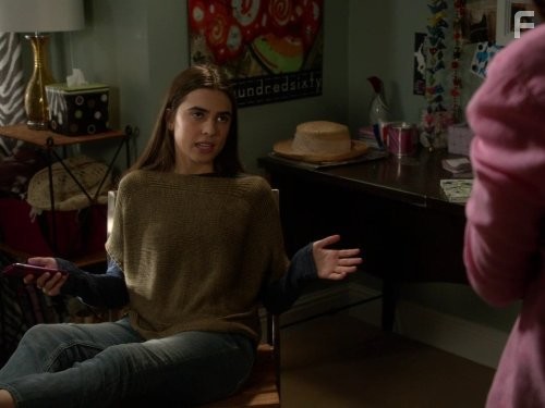 Clara Mamet in Соседи (2012)