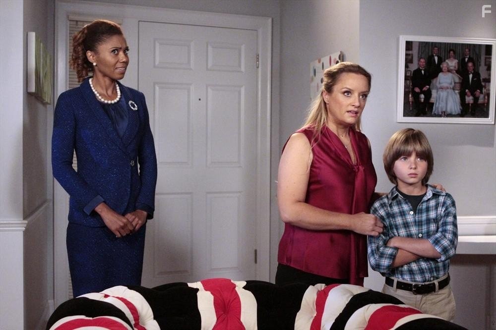 Lucy Davis, Toks Olagundoye, and Oliver Bell in Соседи (2012)