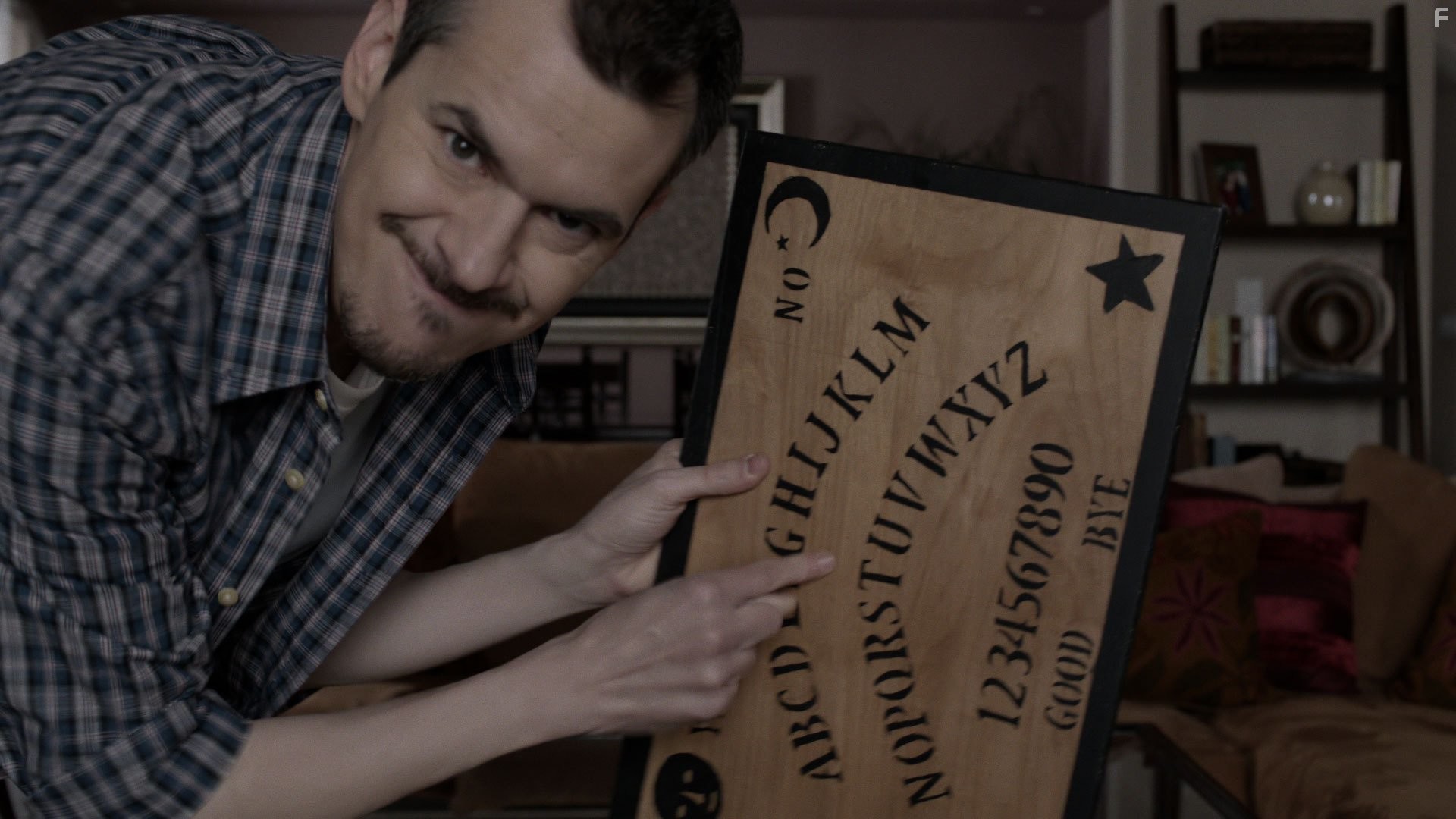 30 ночей паранормального явления с одержимой девушкой с татуировкой дракона (2013)