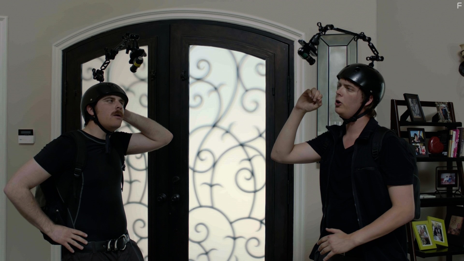 Tyler Phillips in 30 ночей паранормального явления с одержимой девушкой с татуировкой дракона (2013)