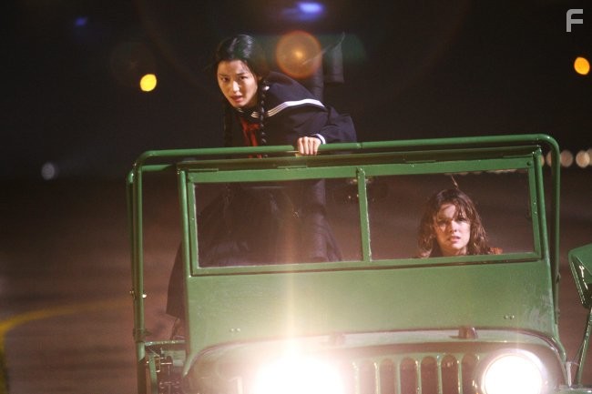 Ji-hyun Jun and Allison Miller in Последний вампир (2009)