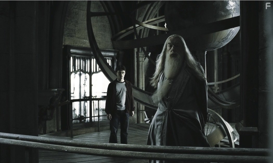 Michael Gambon and Daniel Radcliffe in Гарри Поттер и Принц-полукровка (2009)