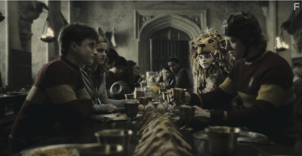 Rupert Grint, Daniel Radcliffe, Emma Watson, and Evanna Lynch in Гарри Поттер и Принц-полукровка (2009)