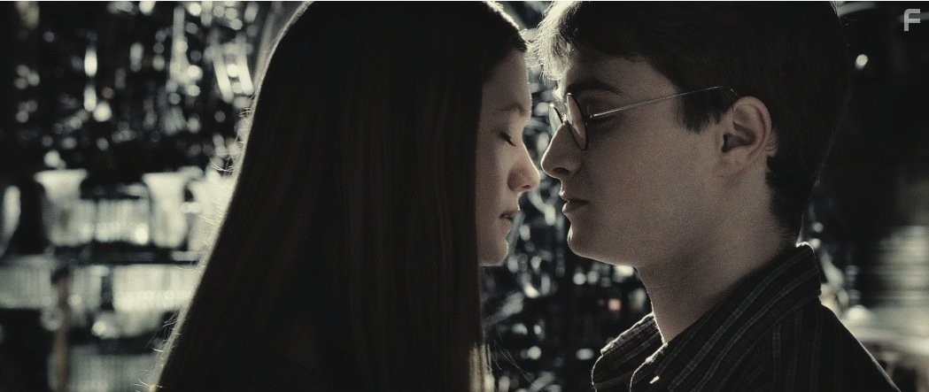 Daniel Radcliffe and Bonnie Wright in Гарри Поттер и Принц-полукровка (2009)