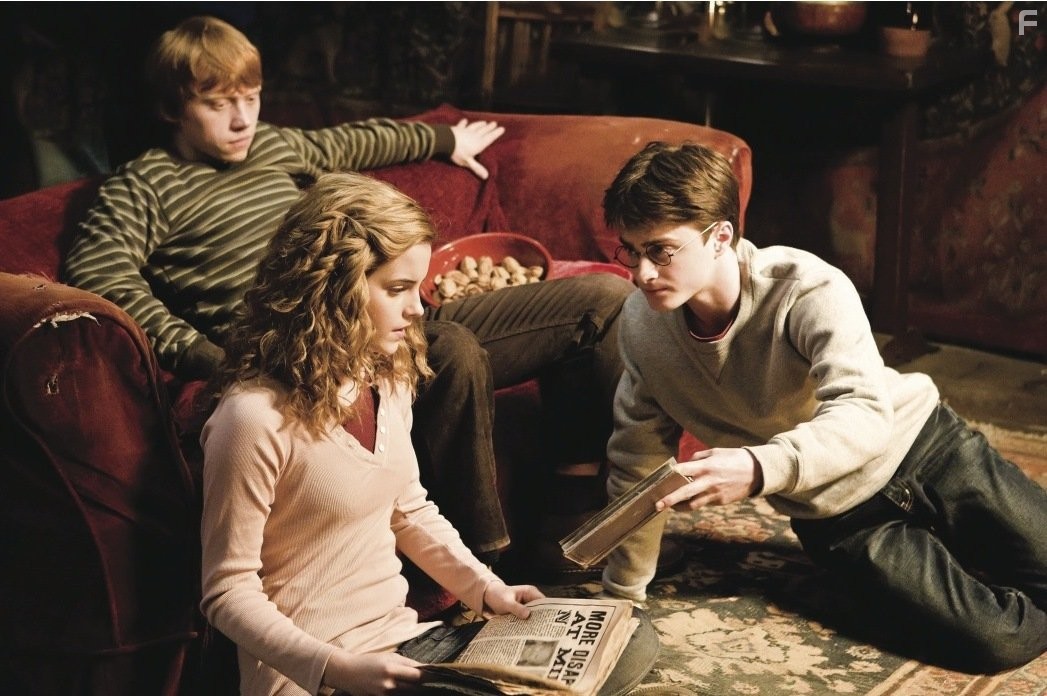 Rupert Grint, Daniel Radcliffe, and Emma Watson in Гарри Поттер и Принц-полукровка (2009)