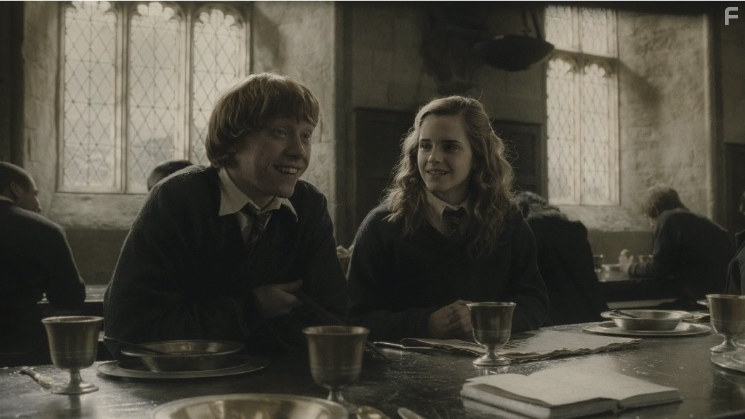 Rupert Grint and Emma Watson in Гарри Поттер и Принц-полукровка (2009)