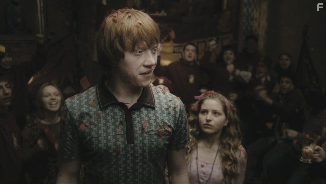 Rupert Grint and Jessie Cave in Гарри Поттер и Принц-полукровка (2009)