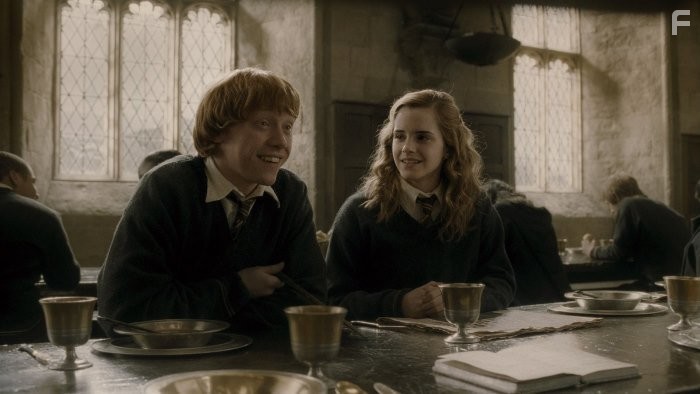 Rupert Grint and Emma Watson in Гарри Поттер и Принц-полукровка (2009)