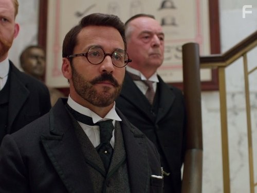 Jeremy Piven and Ron Cook in Мистер Селфридж (2013)