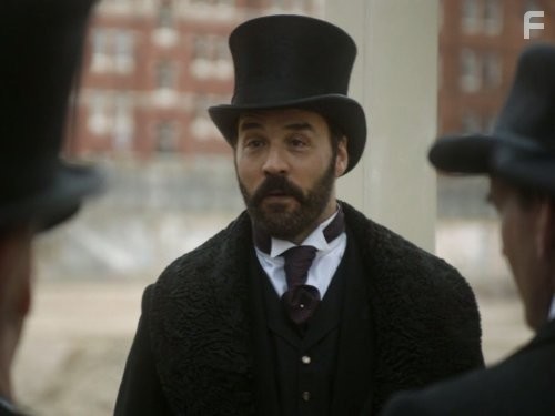 Jeremy Piven in Мистер Селфридж (2013)