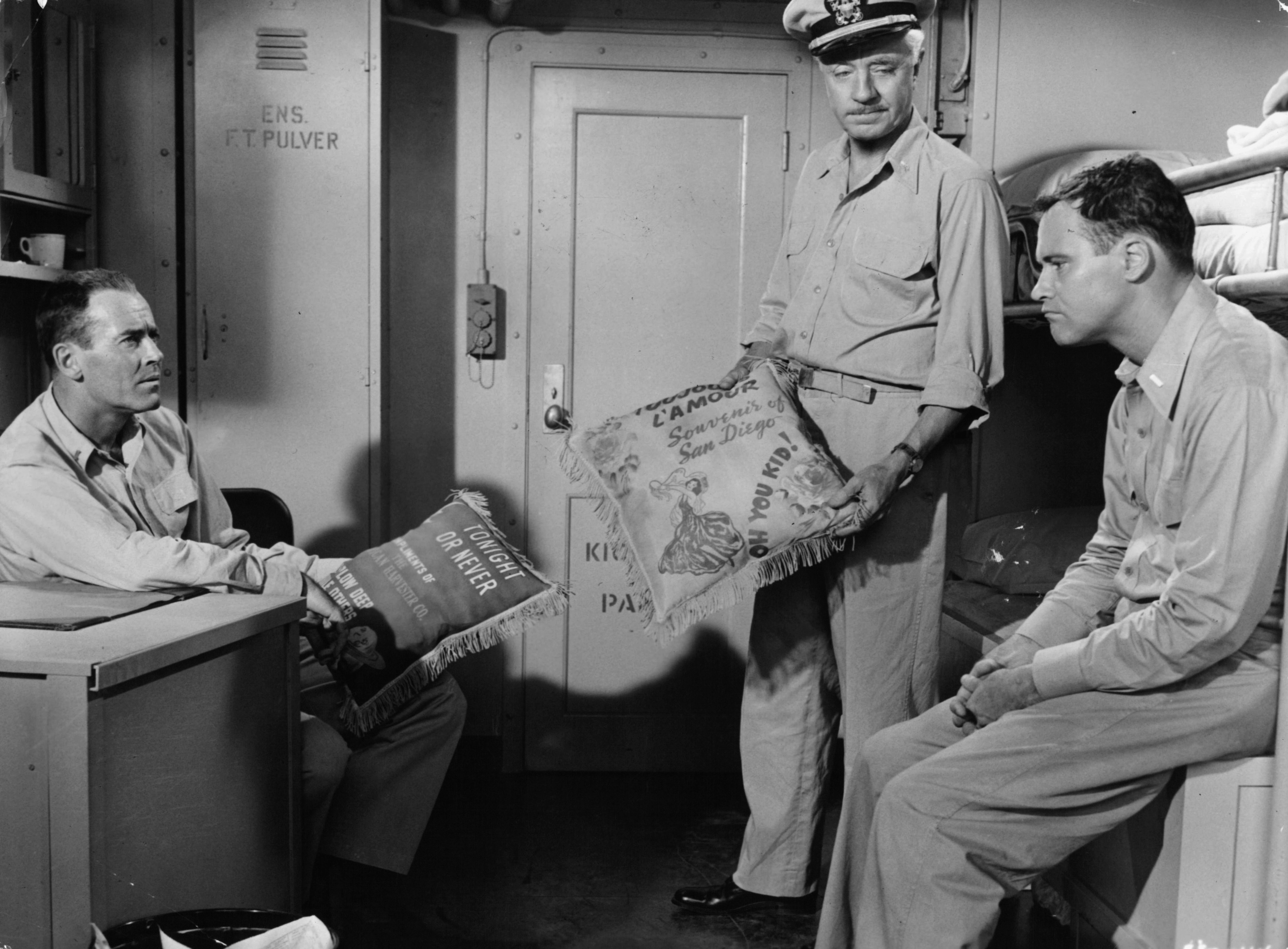 Henry Fonda, Jack Lemmon, and William Powell in Мистер Робертс (1955)