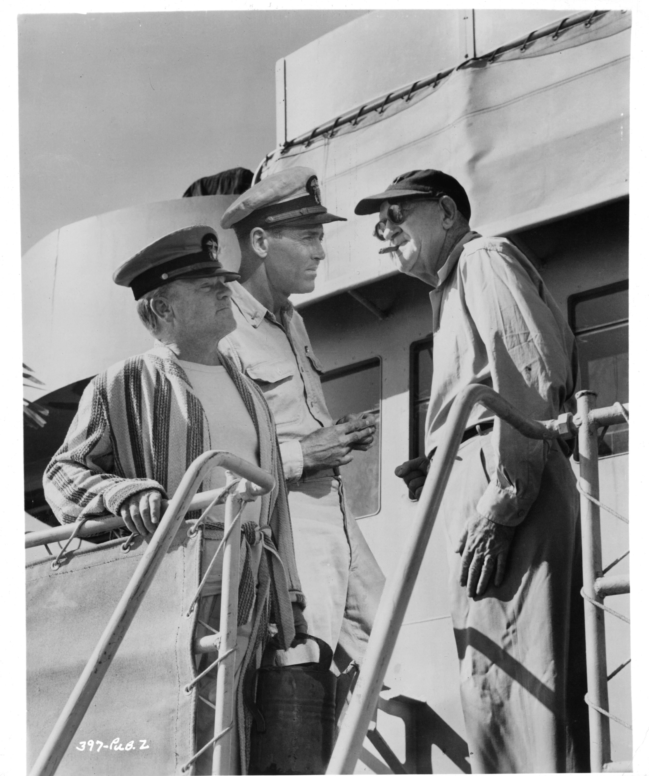 James Cagney, Henry Fonda, and John Ford in Мистер Робертс (1955)