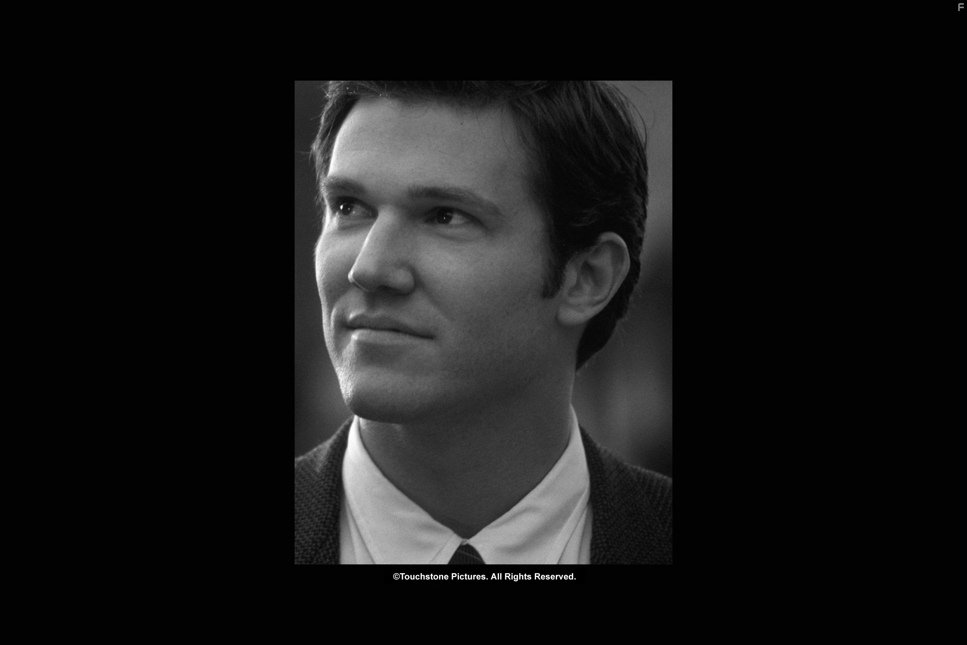 Loren Dean stars as Dr. Mumford