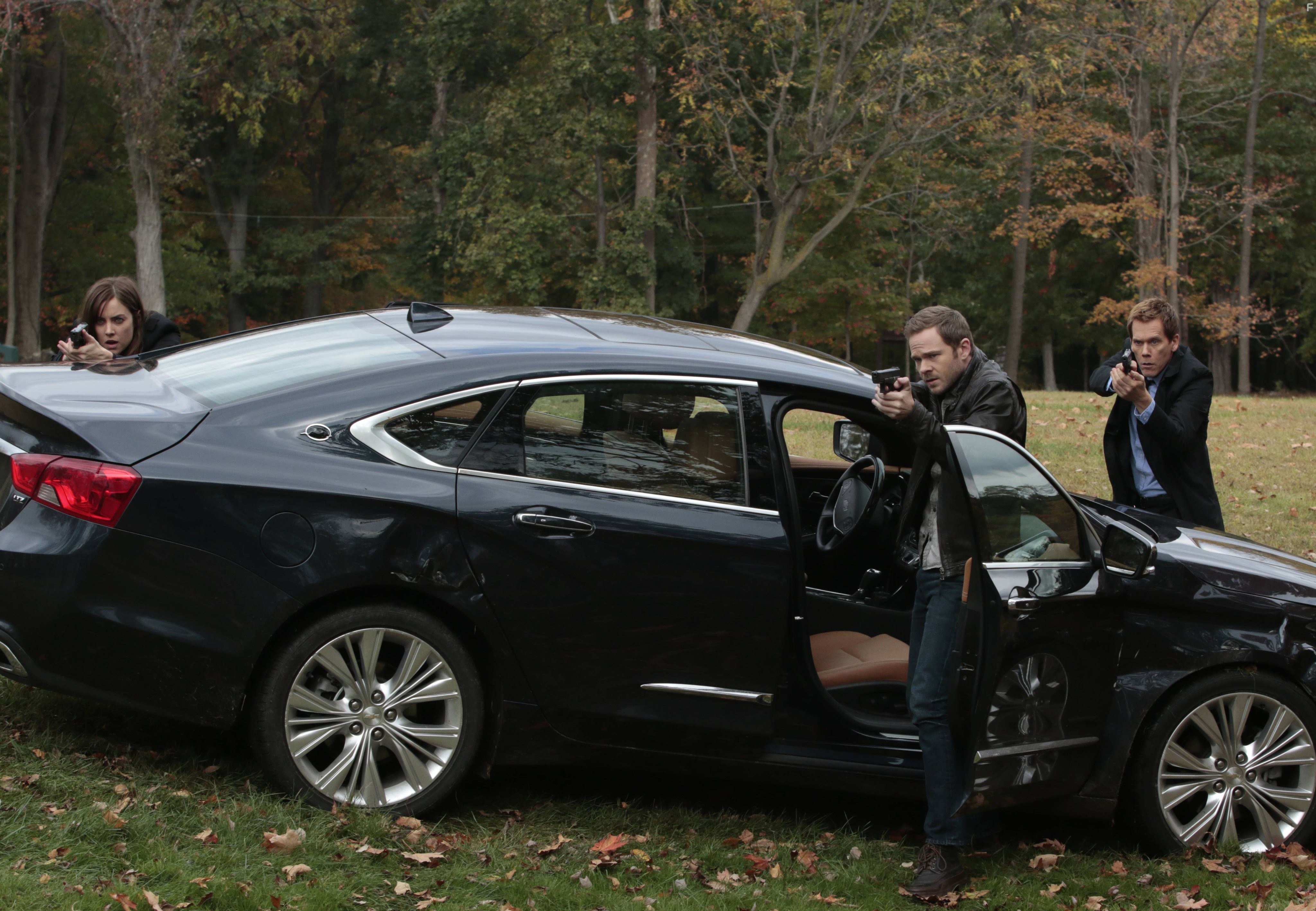 Kevin Bacon, Shawn Ashmore, and Jessica Stroup in Последователи (2013)