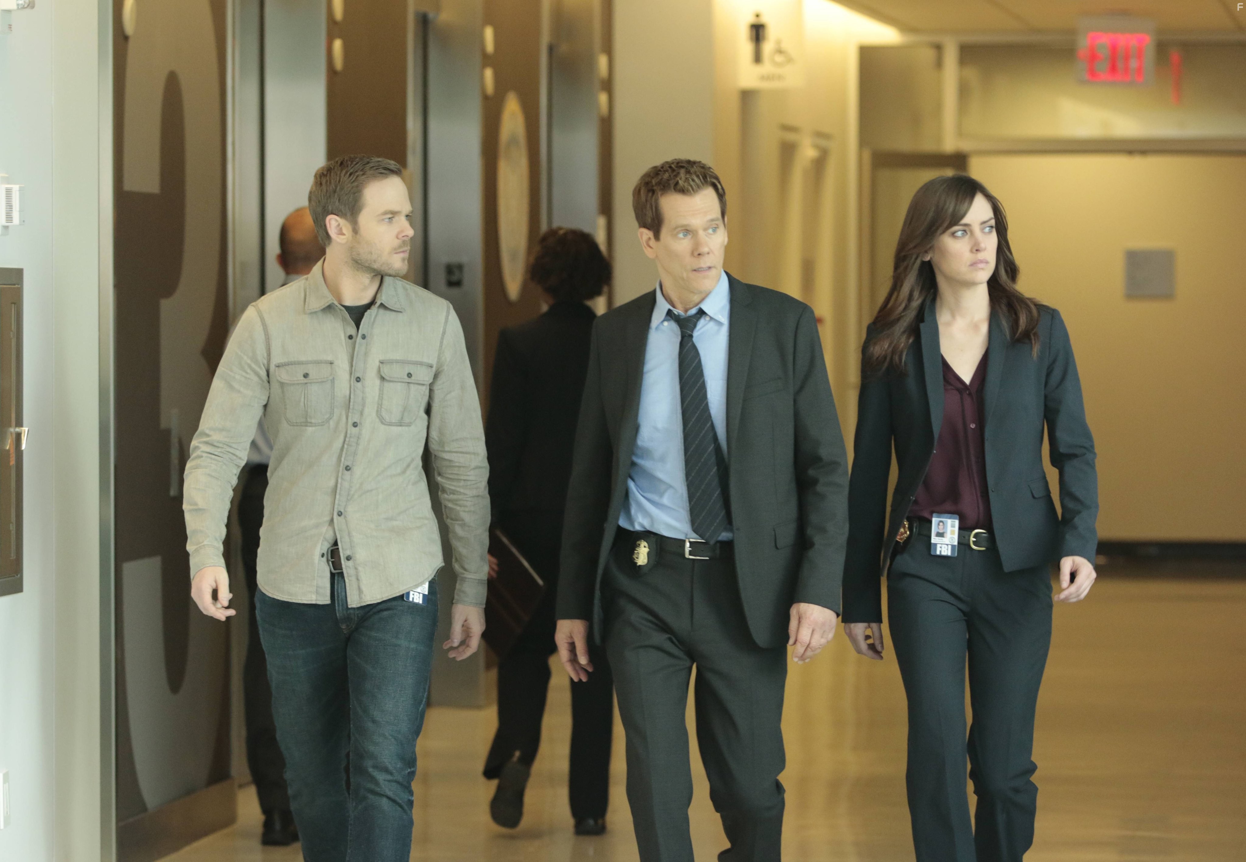 Kevin Bacon, Shawn Ashmore, and Jessica Stroup in Последователи (2013)