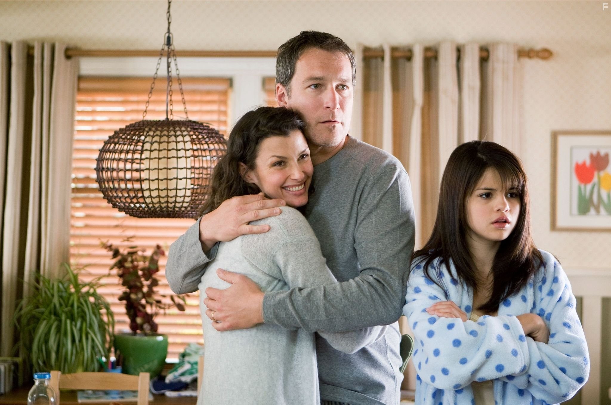 Bridget Moynahan, John Corbett, and Selena Gomez in Рамона и Бизус (2010)
