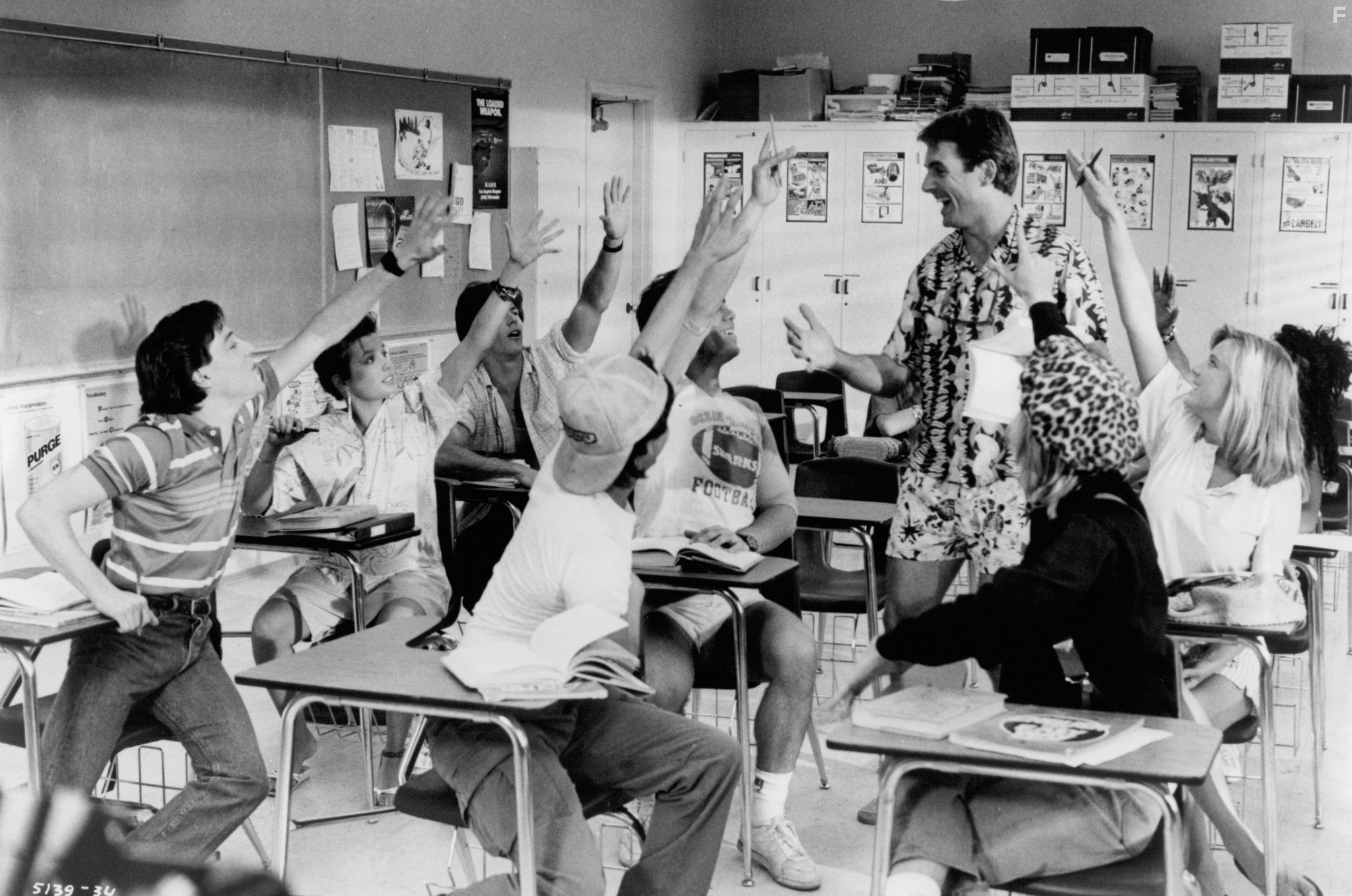 Mark Harmon, Courtney Thorne-Smith, Richard Steven Horvitz, and Shawnee Smith in Летняя школа (1987)