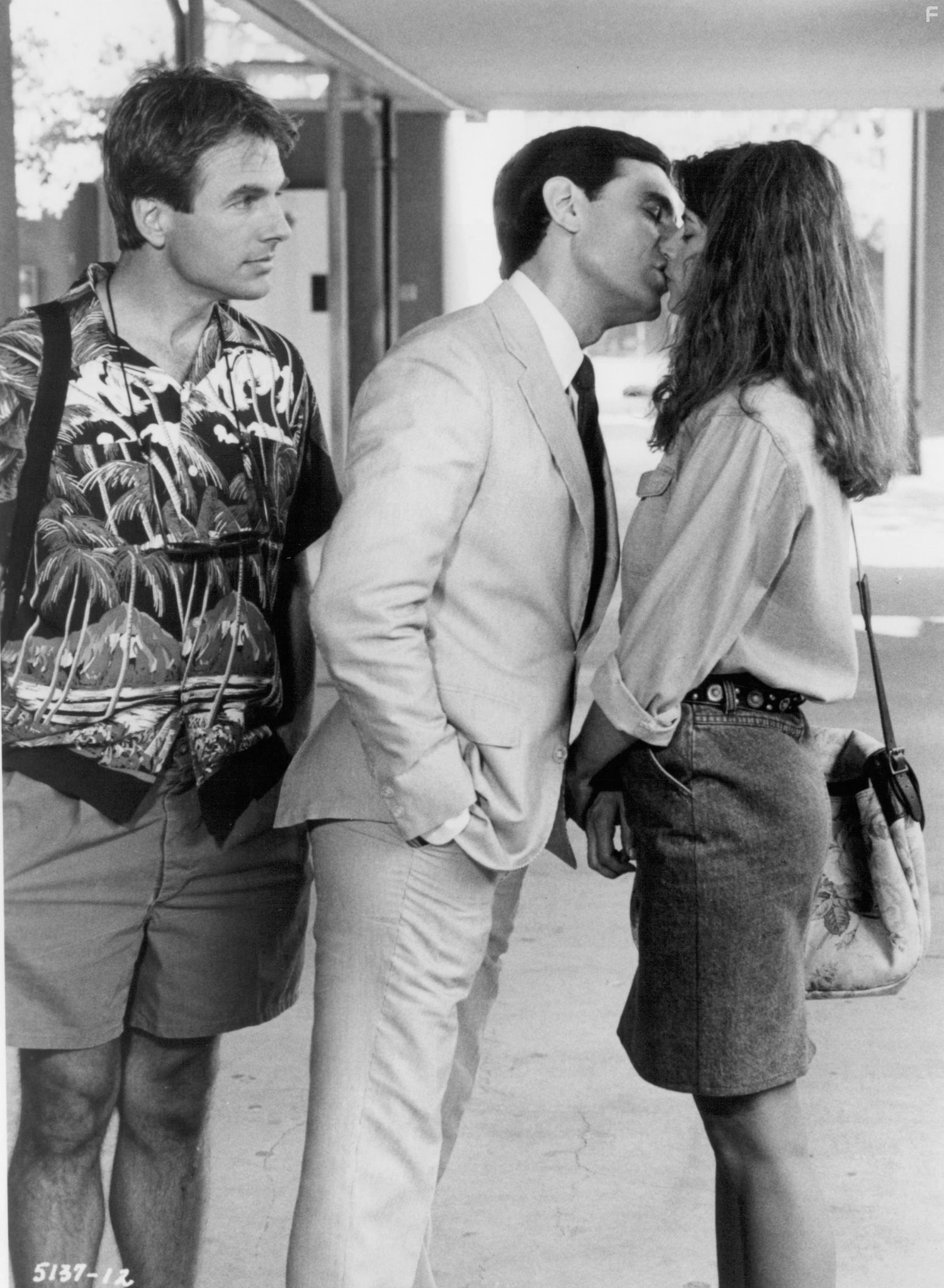 Kirstie Alley, Mark Harmon, and Robin Thomas in Летняя школа (1987)