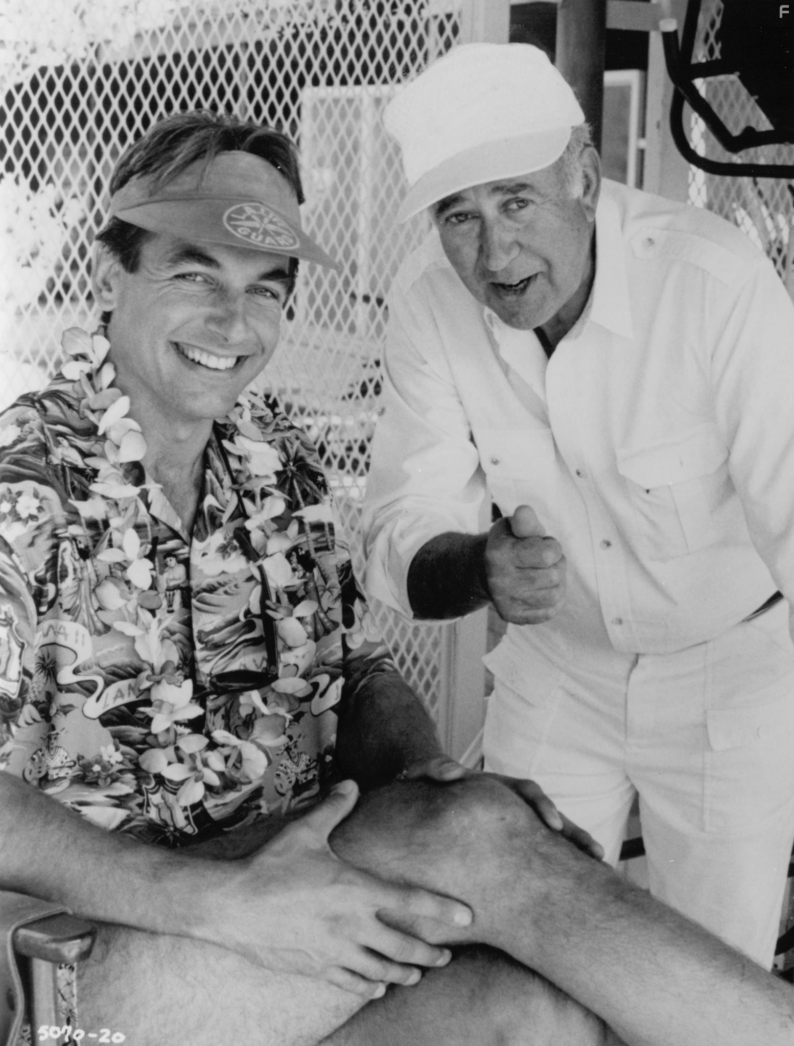 Mark Harmon and Carl Reiner in Летняя школа (1987)