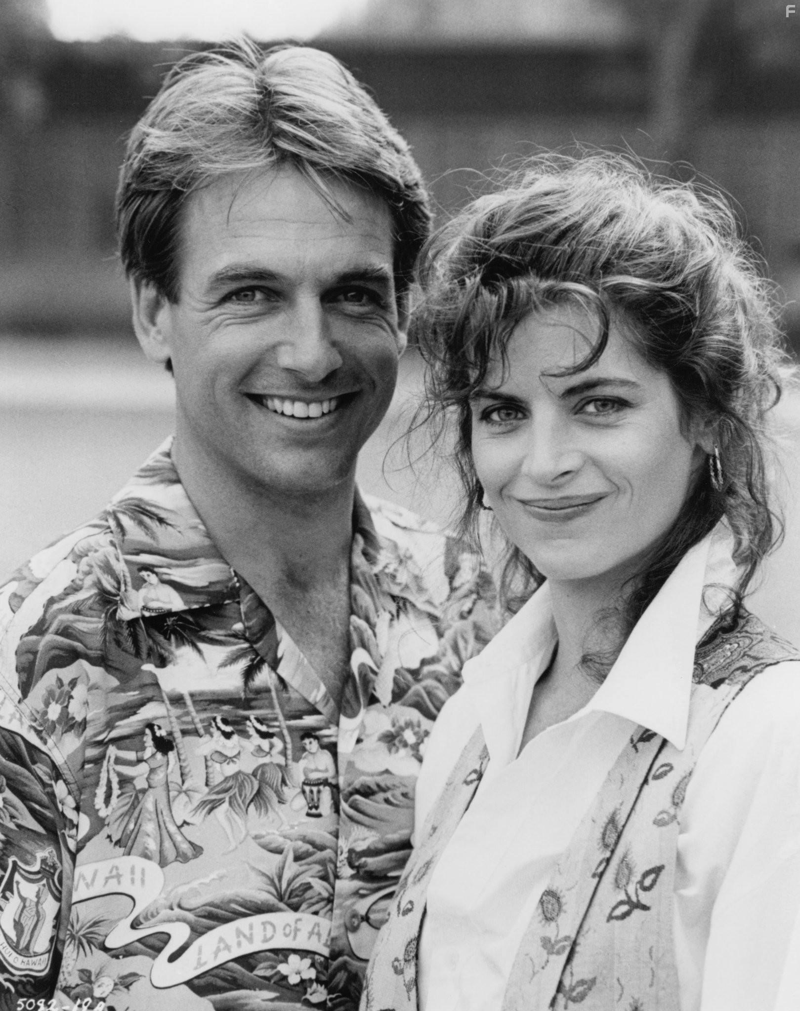 Kirstie Alley and Mark Harmon in Летняя школа (1987)
