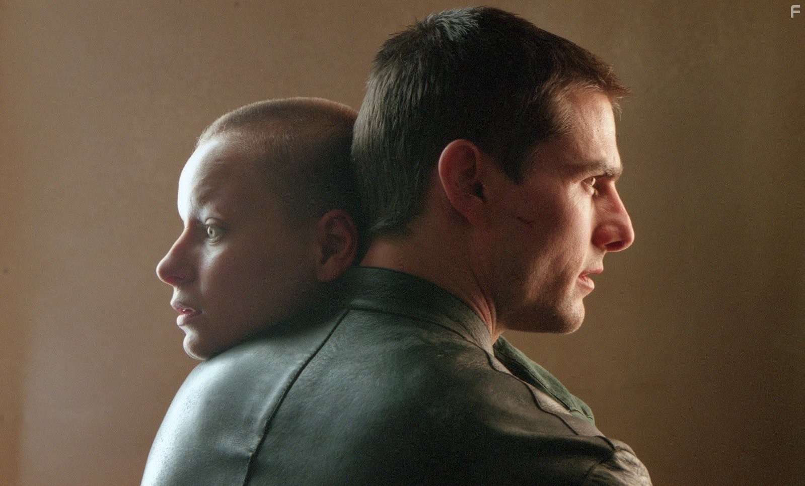 Tom Cruise and Samantha Morton in Особое мнение (2002)