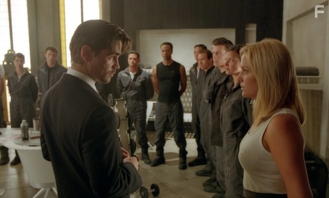 Jessica Capshaw and Colin Farrell in Особое мнение (2002)