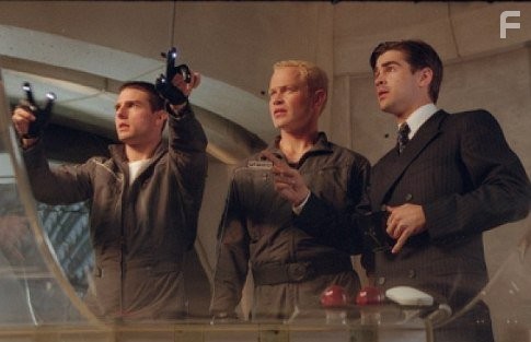 Tom Cruise, Colin Farrell, and Neal McDonough in Особое мнение (2002)