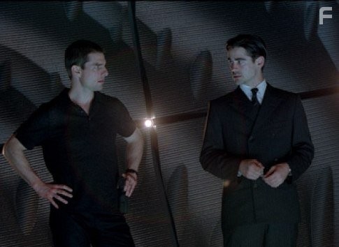 Tom Cruise and Colin Farrell in Особое мнение (2002)