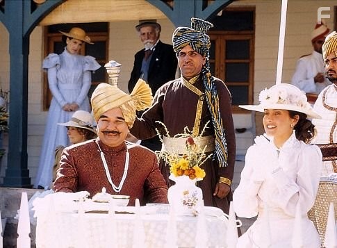 Javed Khan, Kulbhushan Kharbanda, and Rachel Shelley in Лагаан: Однажды в Индии (2001)