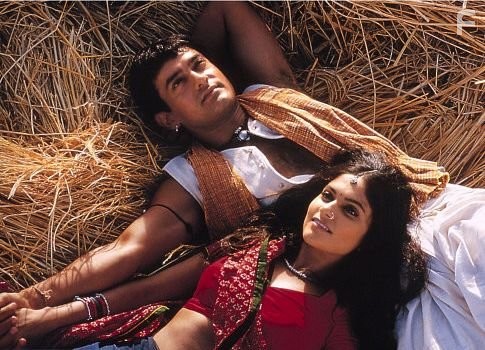 Aamir Khan and Gracy Singh in Лагаан: Однажды в Индии (2001)