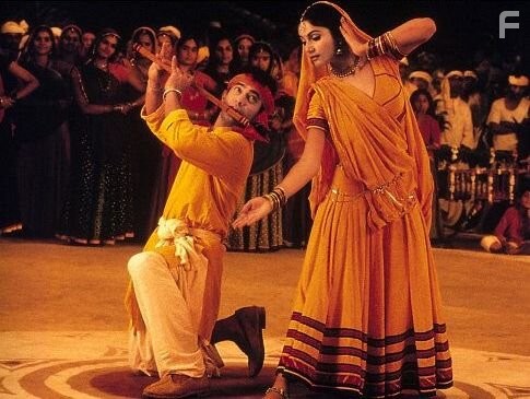 Aamir Khan and Gracy Singh in Лагаан: Однажды в Индии (2001)
