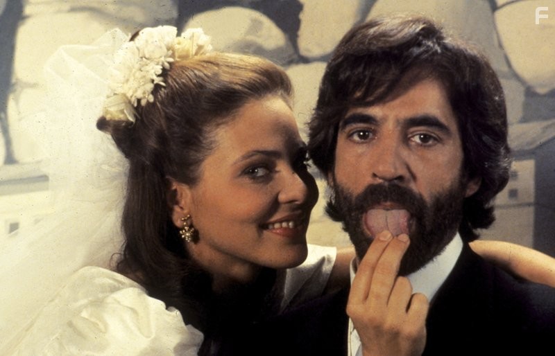 Ornella Muti and Imanol Arias in El amante biling?e (1993)