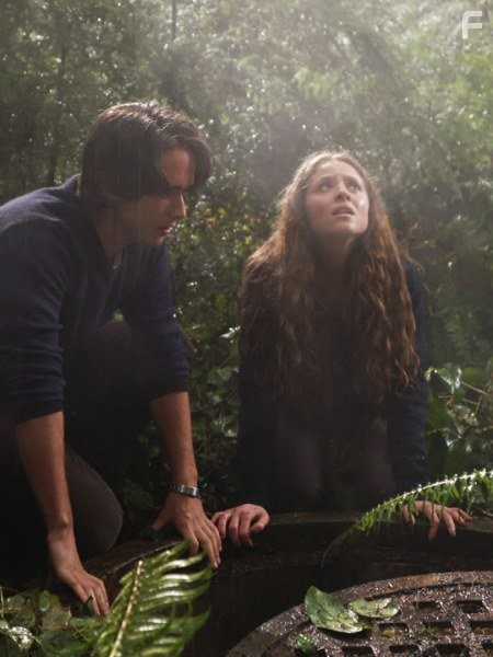 Justin Chatwin and Margarita Levieva in Невидимый (2007)