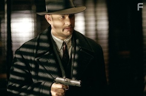 Tom Hanks in Проклятый путь (2002)