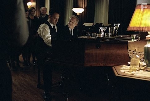 Paul Newman and Tom Hanks in Проклятый путь (2002)