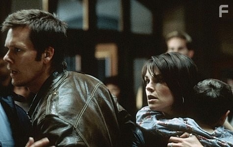 Kevin Bacon, Kathryn Erbe, and Zachary David Cope in Отзвуки эха (1999)