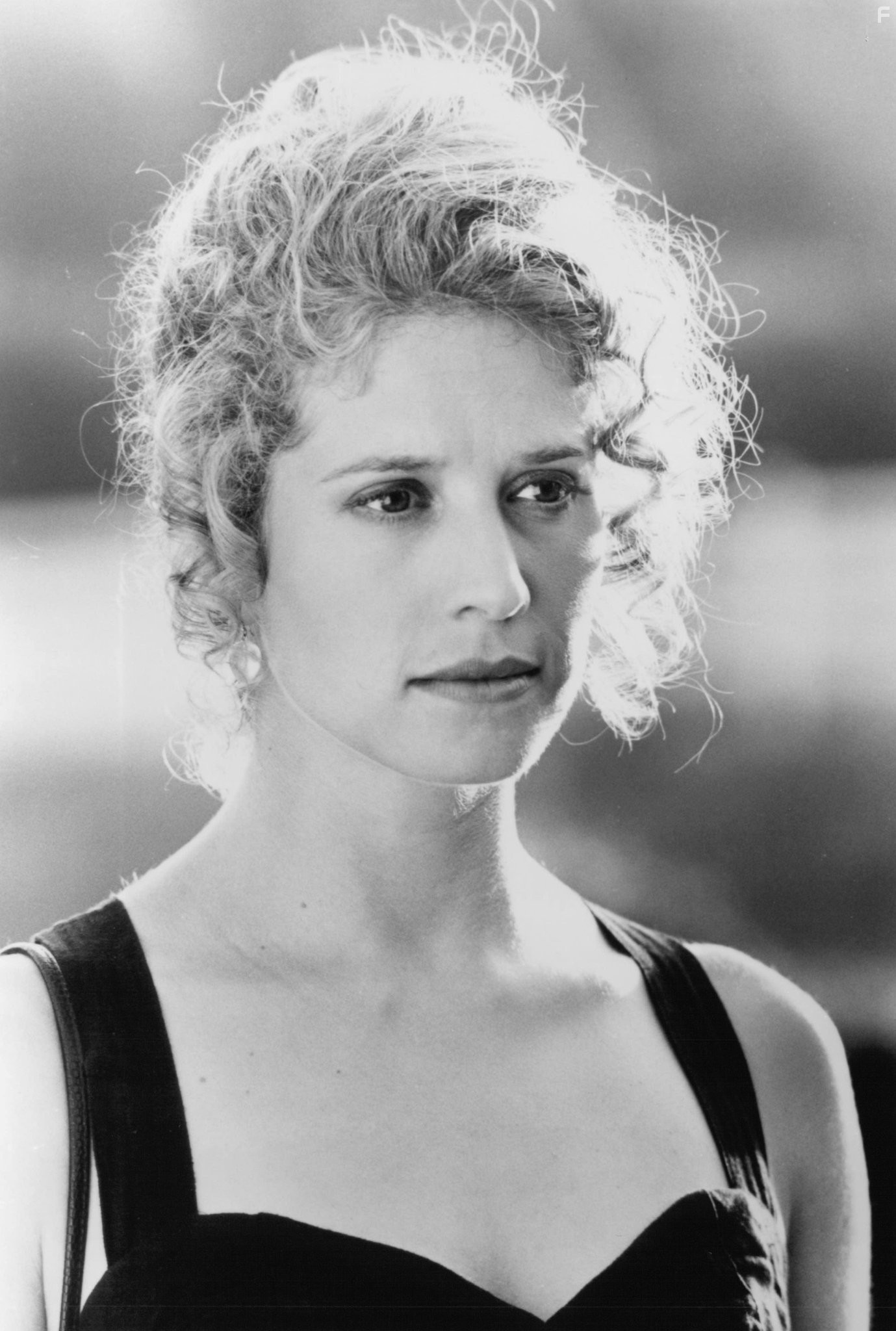 Nancy Travis in Жадность (1994)