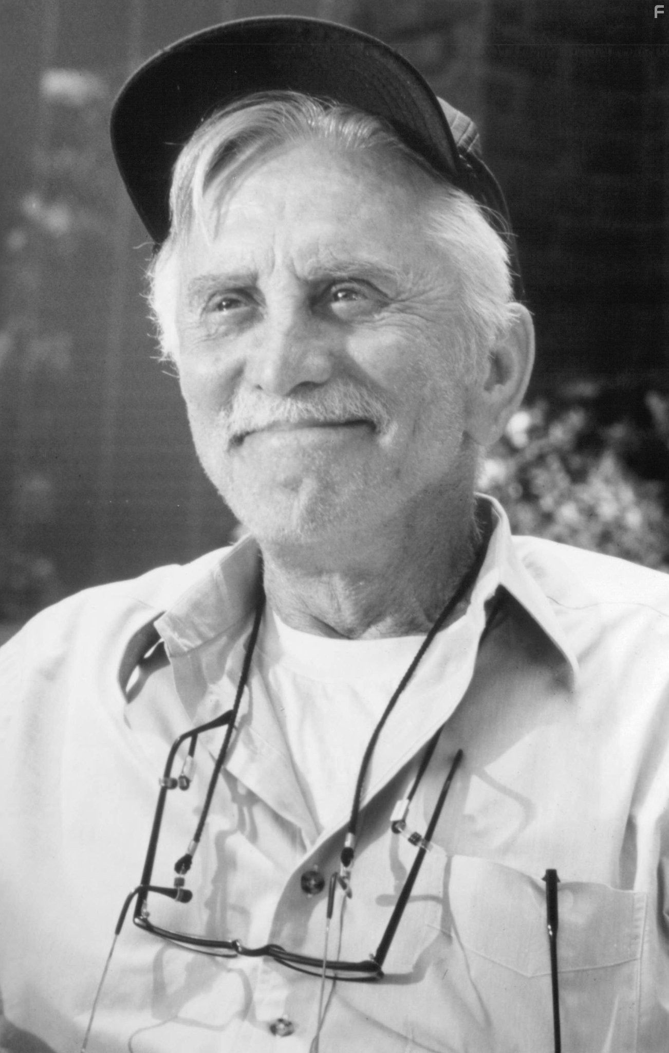 Kirk Douglas in Жадность (1994)