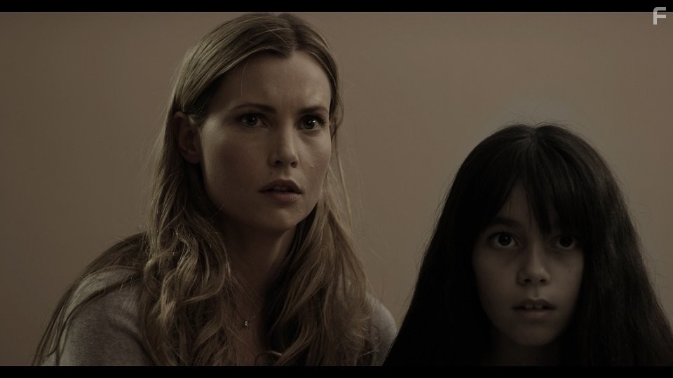 Harriet MacMasters-Green and Sabrina Jolie Perez in Фея (2012)