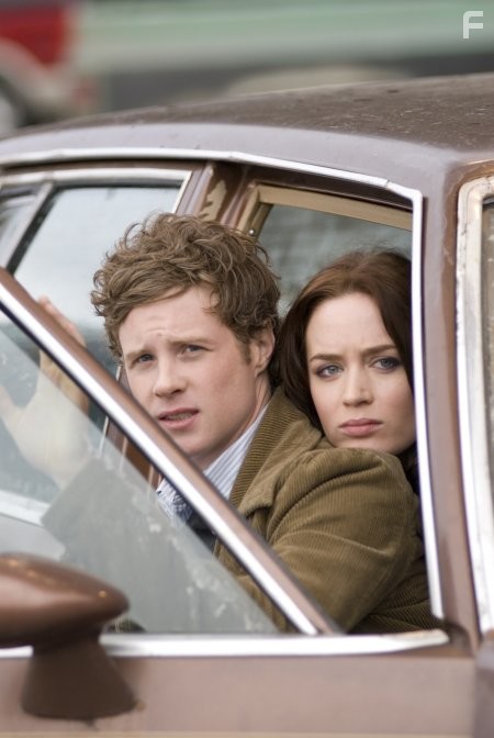 Emily Blunt and Ashton Holmes in Призраки (2007)