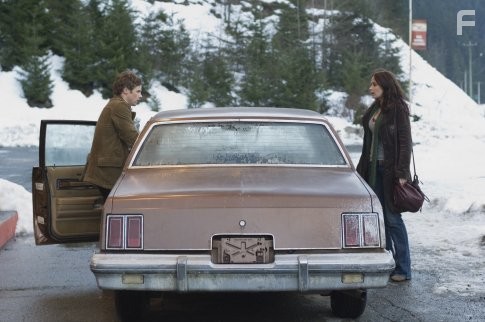 Emily Blunt and Ashton Holmes in Призраки (2007)