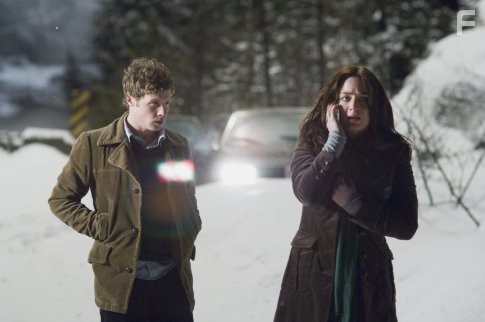 Emily Blunt and Ashton Holmes in Призраки (2007)